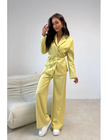 Aveline – Elegante Bluse im Blazerstil mit Taillenband in Dunkelgelb | Roco Fashion