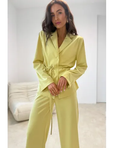 Aveline – elegancka bluzka o kroju marynarki z wiązaniem w kolorze ciemnożółtym | Roco Fashion