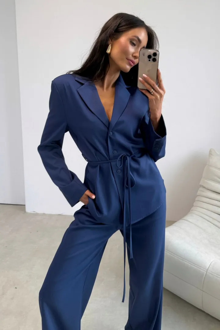 Aveline - Elegante Bluse im Blazerstil mit Taillenband in Jeansblau