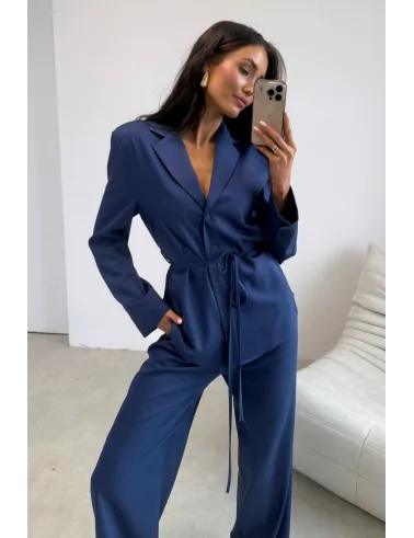 Aveline – elegancka bluzka o kroju marynarki z wiązaniem jeansowa | Roco Fashion