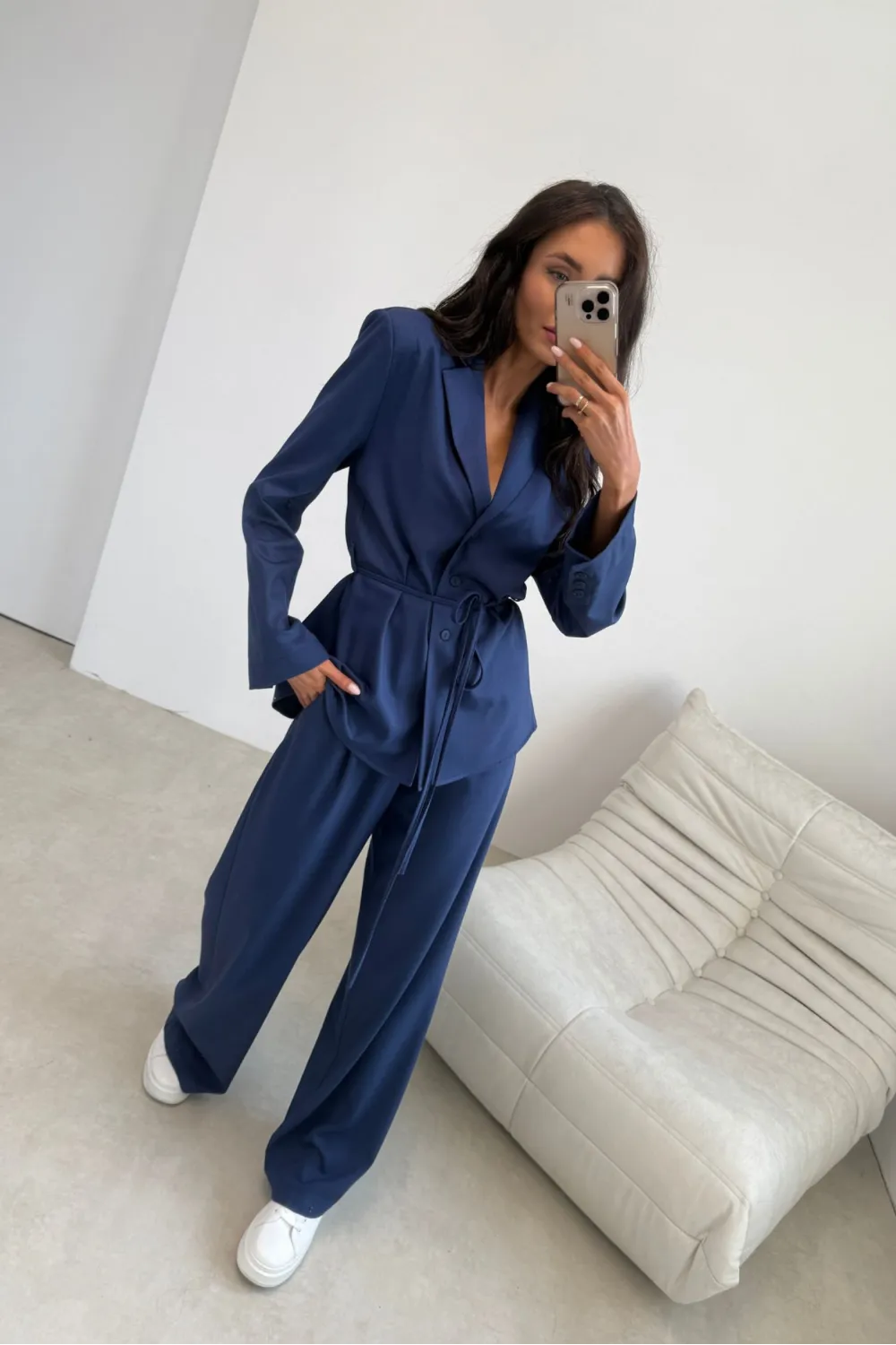 Aveline – Elegante Bluse im Blazerstil mit Taillenband in Jeansblau | Roco Fashion