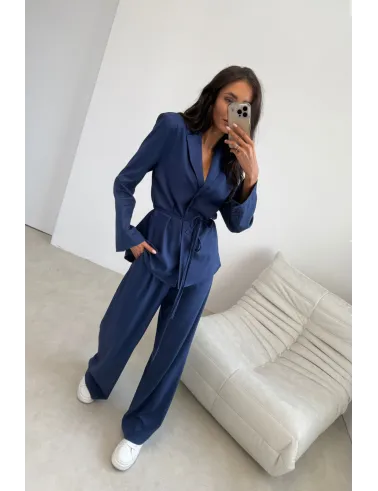 Aveline – Elegante Bluse im Blazerstil mit Taillenband in Jeansblau | Roco Fashion