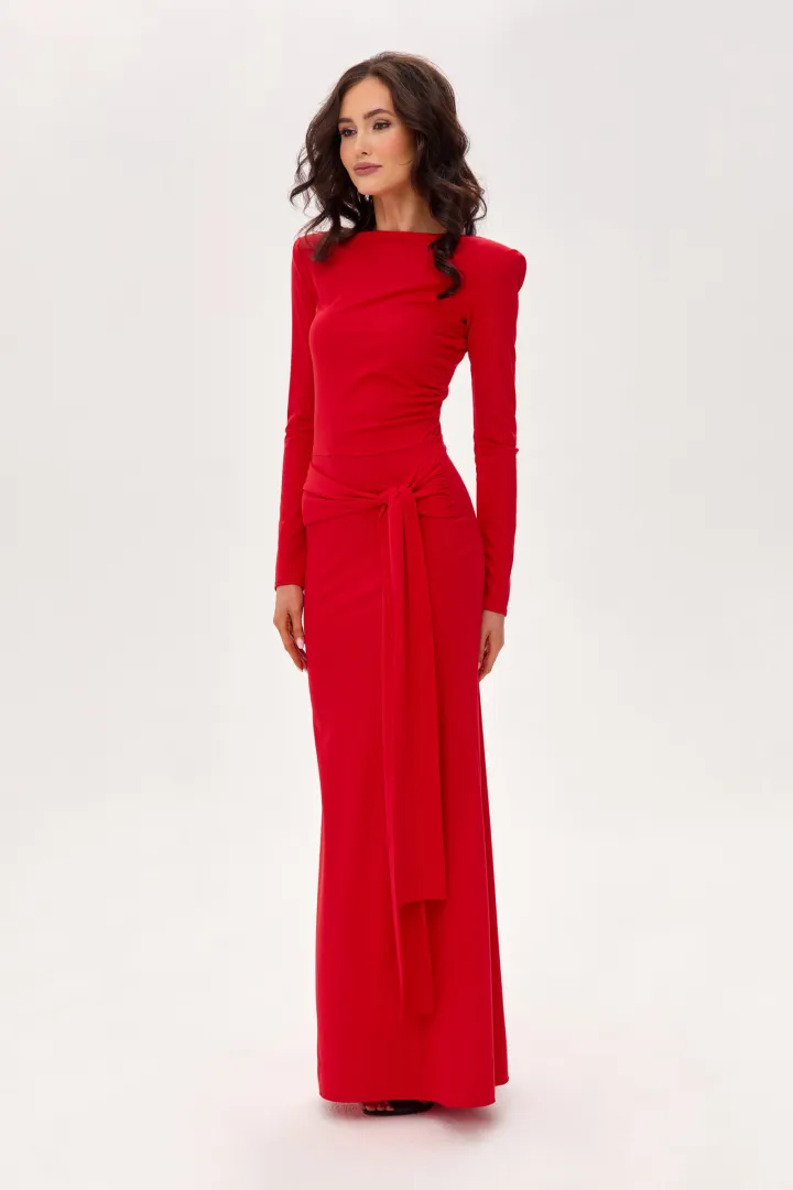 Serenya – elegantes Maxikleid mit Rückenausschnitt und Taillenband in Rot | Roco Fashion