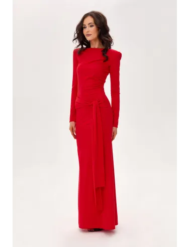 Serenya – elegantes Maxikleid mit Rückenausschnitt und Taillenband in Rot | Roco Fashion