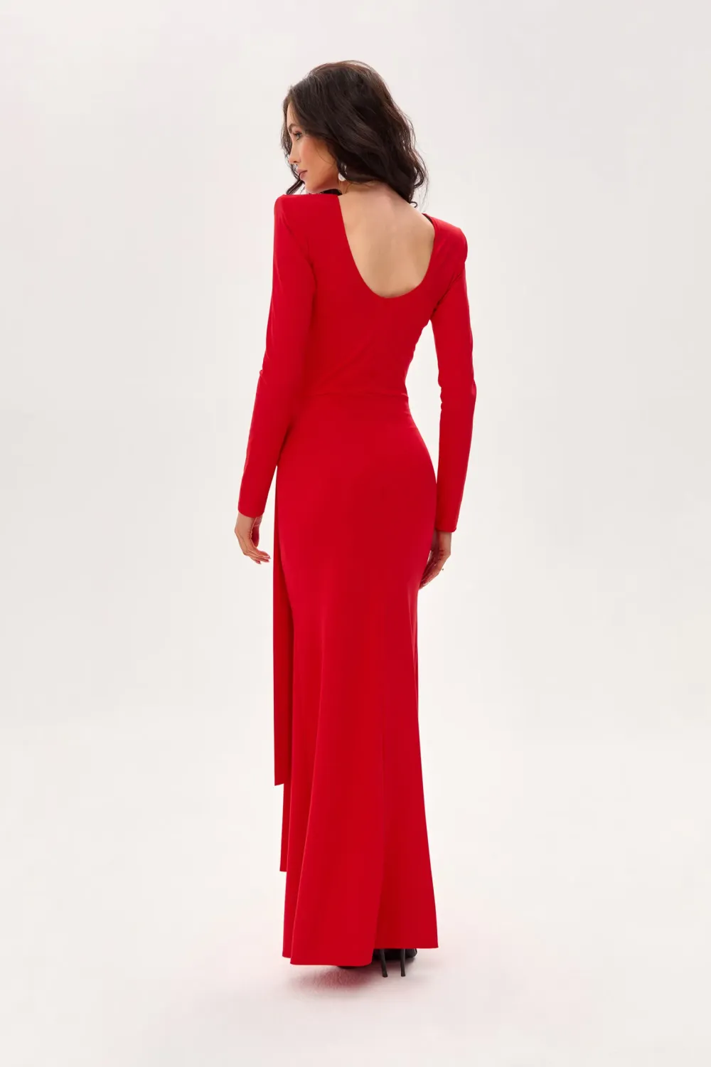 Serenya – elegantes Maxikleid mit Rückenausschnitt und Taillenband in Rot | Roco Fashion