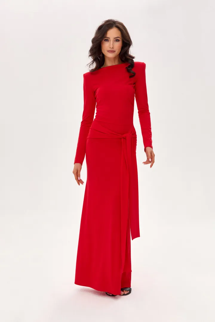 Serenya - elegantes Maxikleid mit Rückenausschnitt und Taillenband in Rot