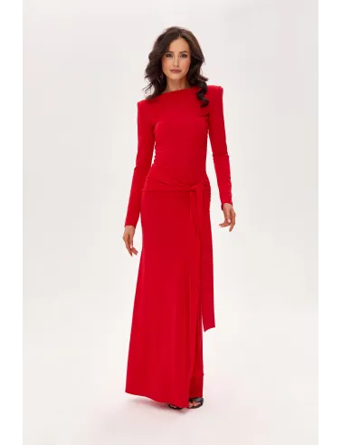 Serenya – elegantes Maxikleid mit Rückenausschnitt und Taillenband in Rot | Roco Fashion
