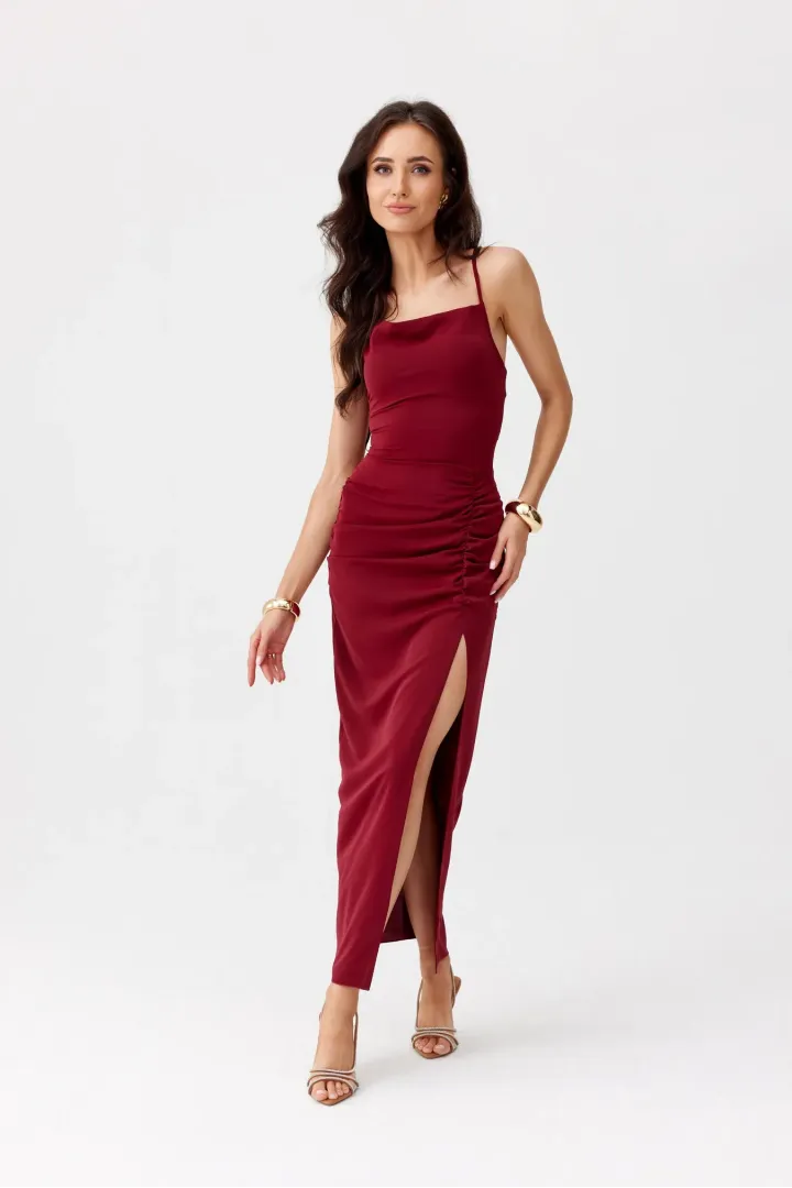 Aria – bordowa sukienka midi z wiązaniem na plecach