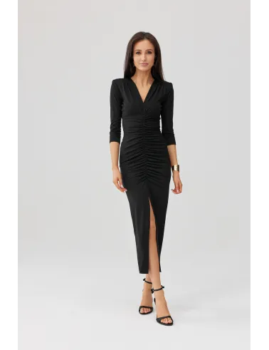 Mireya – długa dopasowana sukienka z marszczeniem i rozcięciem w kolorze czarnym | Roco Fashion