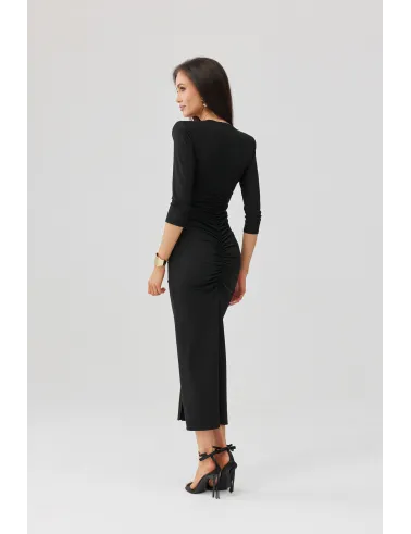 Mireya – długa dopasowana sukienka z marszczeniem i rozcięciem w kolorze czarnym | Roco Fashion