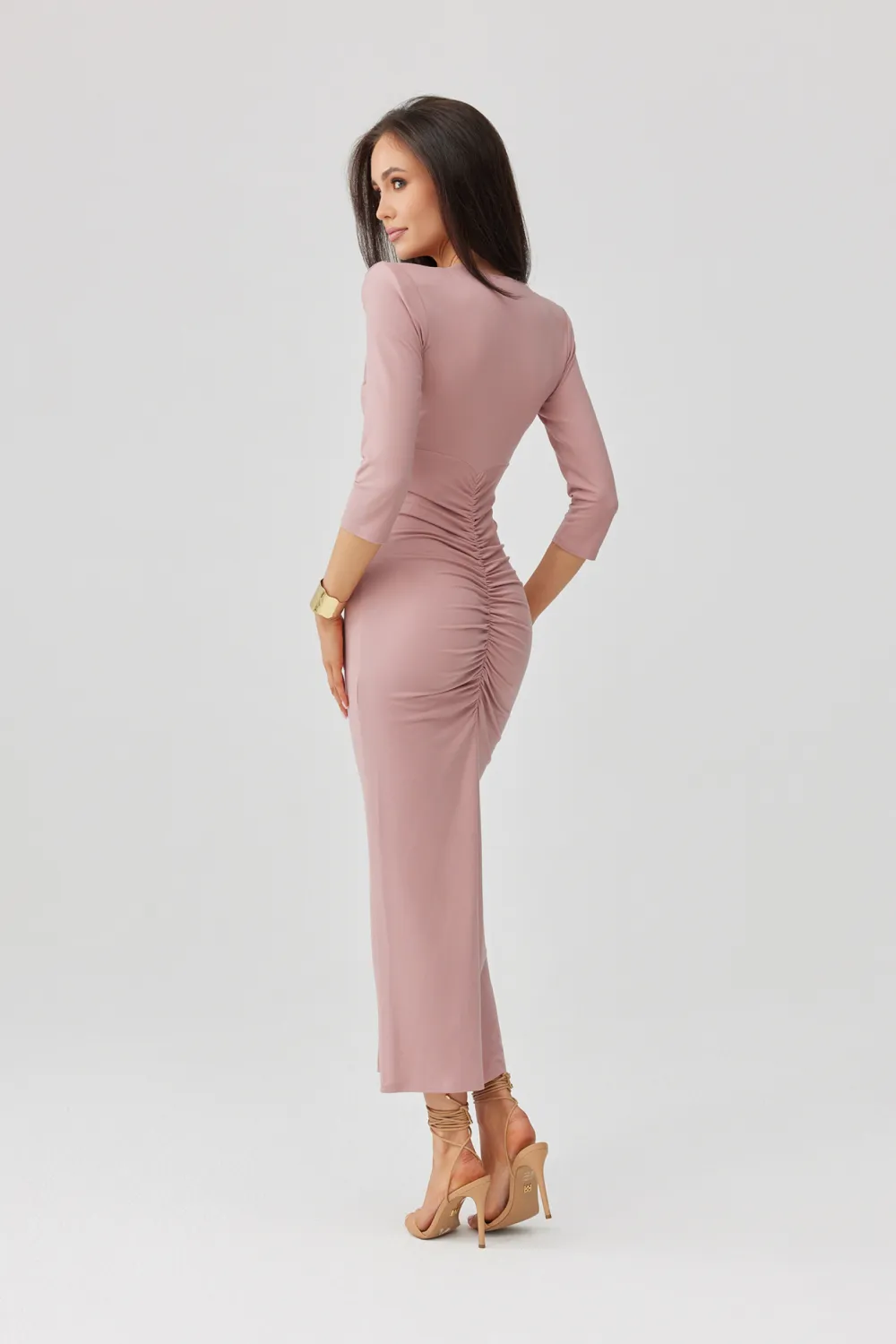 Mireya – Langes figurbetontes Kleid mit Raffungen und Beinschlitz in Dunkelrosa | Roco Fashion Mireya – Langes figurbetontes Kleid mit Raffungen und Beinschlitz in Dunkelrosa | Roco Fashion