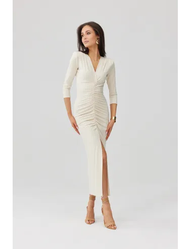 Mireya – Langes figurbetontes Kleid mit Raffungen und Beinschlitz in Vanille | Roco Fashion