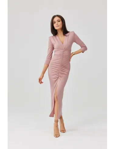 Mireya – długa dopasowana sukienka z marszczeniem i rozcięciem ciemny róż | Roco Fashion