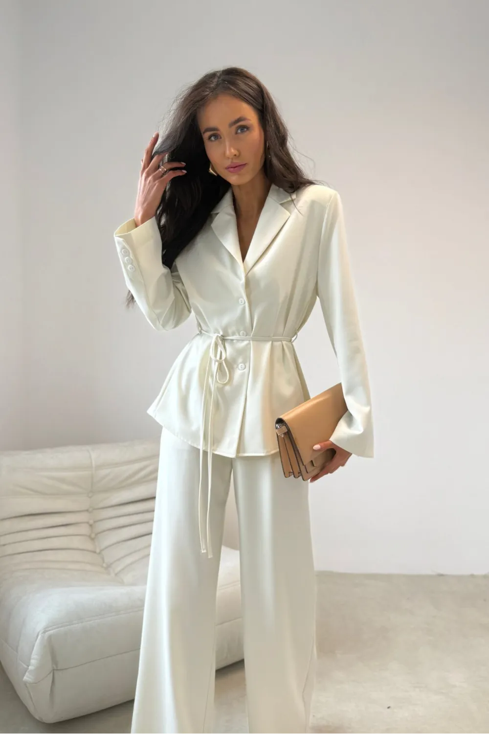 Aveline – Elegante Bluse im Blazerstil mit Taillenband, vanillefarben | Roco Fashion