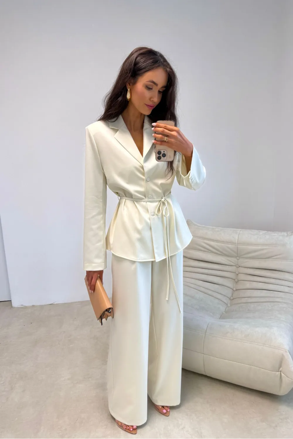 Aveline – Elegante Bluse im Blazerstil mit Taillenband, vanillefarben | Roco Fashion