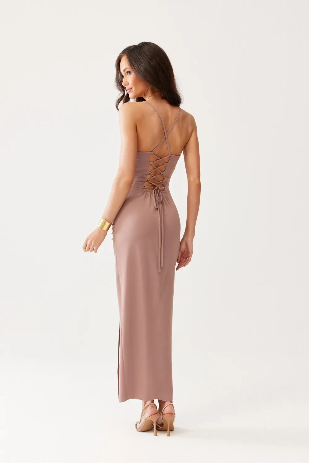Aria – brązowa sukienka midi z wiązaniem na plecach | Roco Fashion