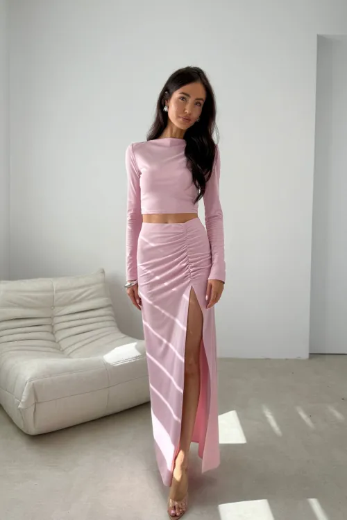 Linnea – minimalistyczna bluzka z długim rękawem i dopasowanym fasonem w kolorze różowym | Roco Fashion