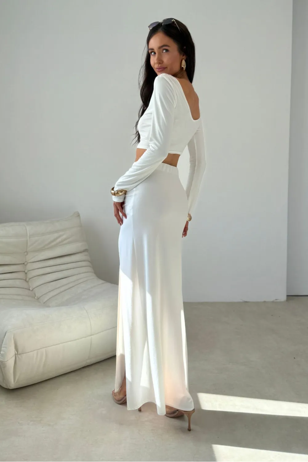 Linnea – minimalistyczna bluzka z długim rękawem ecru, dopasowany fason | Roco Fashion