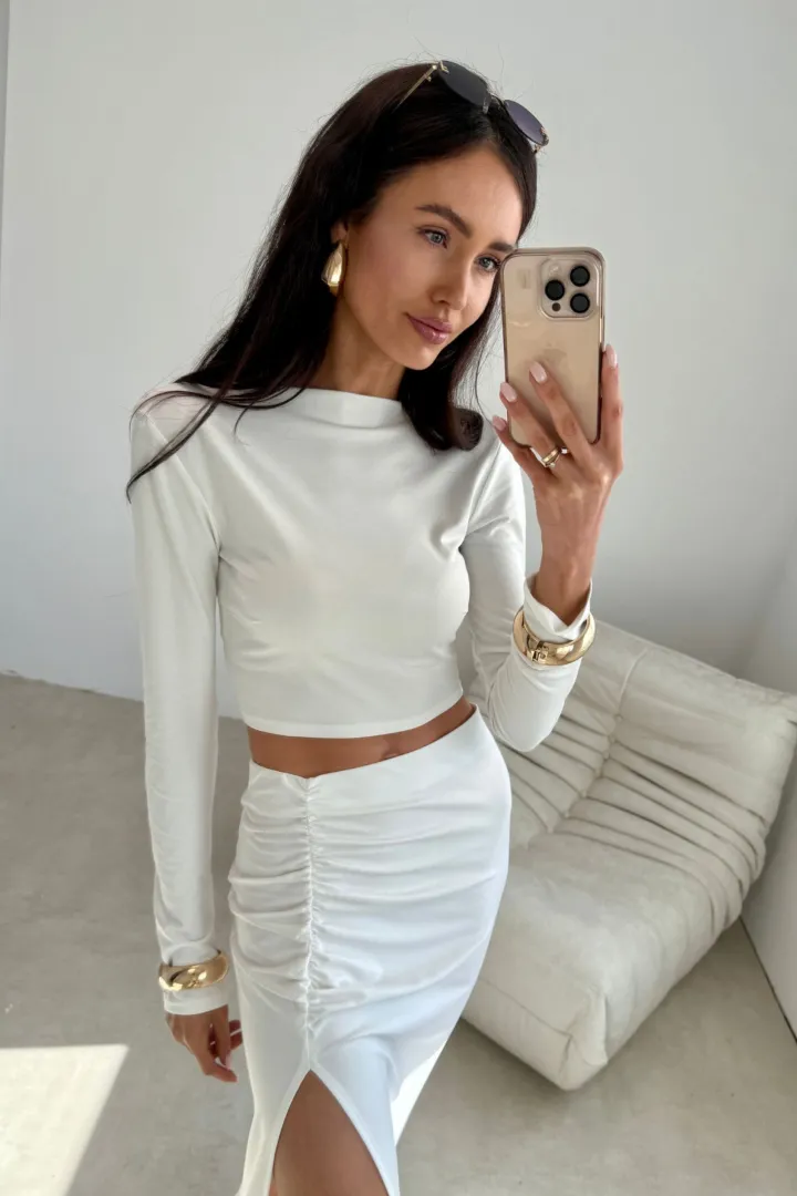 Linnea - figurbetontes Langarm-Top im minimalistischen Design in Ecru