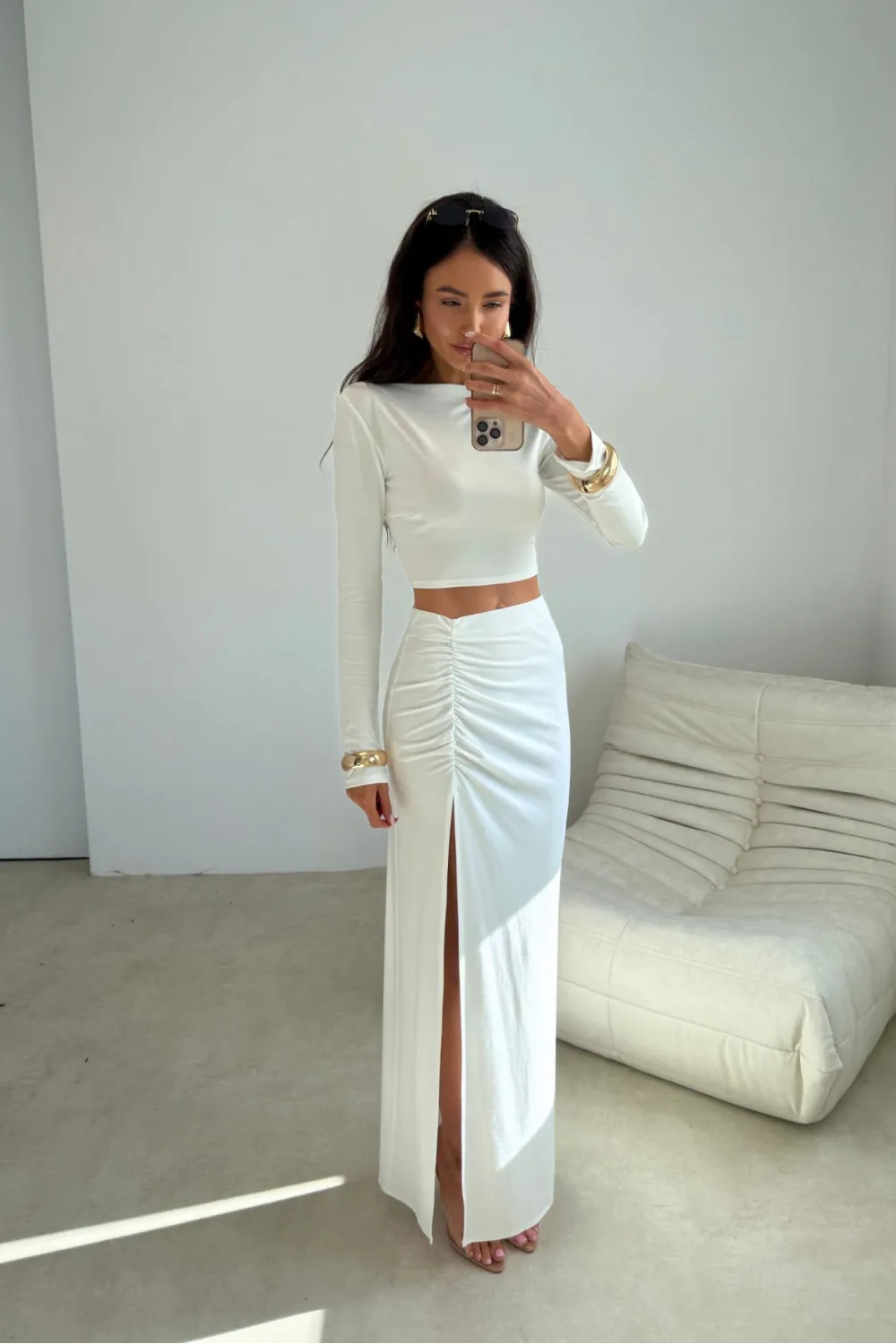 Linnea – minimalistyczna bluzka z długim rękawem ecru, dopasowany fason | Roco Fashion