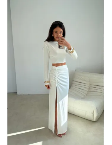 Linnea – minimalistyczna bluzka z długim rękawem ecru, dopasowany fason | Roco Fashion