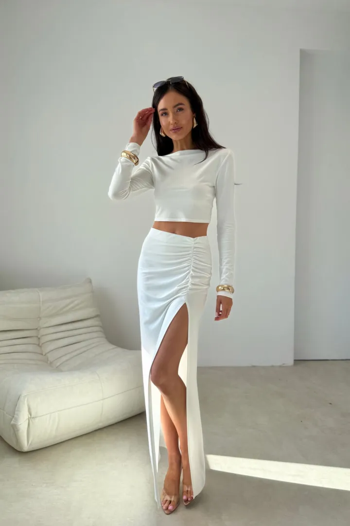 Linnea - figurbetontes Langarm-Top im minimalistischen Design in Ecru