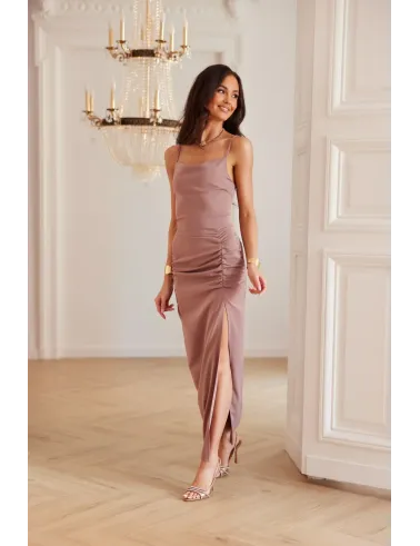 Aria – brązowa sukienka midi z wiązaniem na plecach | Roco Fashion