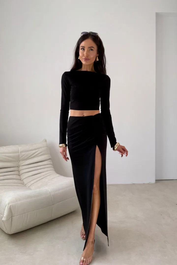 Linnea - figurbetontes Langarm-Top im minimalistischen Design in Schwarz