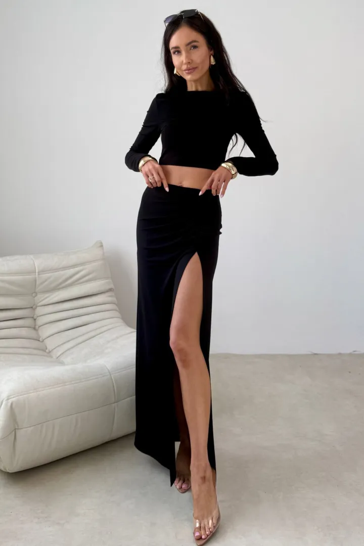 Linnea - figurbetontes Langarm-Top im minimalistischen Design in Schwarz