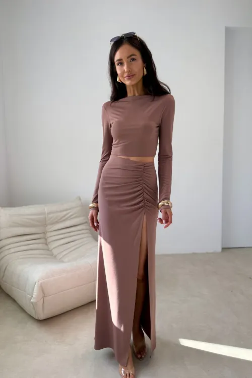 Ottilia – Figurbetonter Maxirock mit Drapierung und Beinschlitz Cappuccino | Roco Fashion