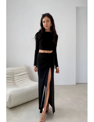 Ottilia – dopasowana długa spódnica z marszczeniem i rozcięciem czarna | Roco Fashion