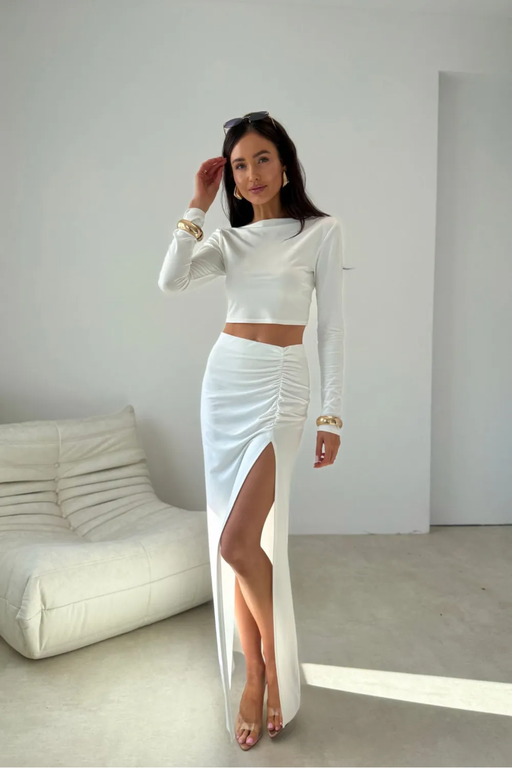 Ottilia – Figurbetonter Maxirock mit Drapierung und Beinschlitz in Ecru | Roco Fashion