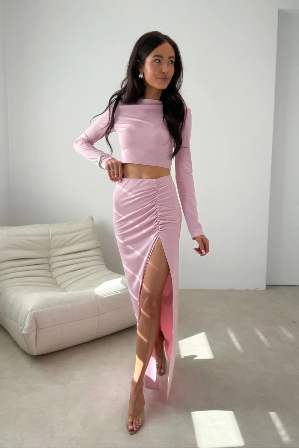 Ottilia – Figurbetonter Maxirock mit Drapierung und Beinschlitz in Rosa | Roco Fashion