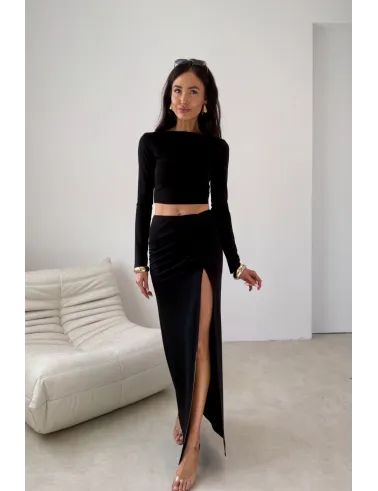 Ottilia – dopasowana długa spódnica z marszczeniem i rozcięciem czarna | Roco Fashion