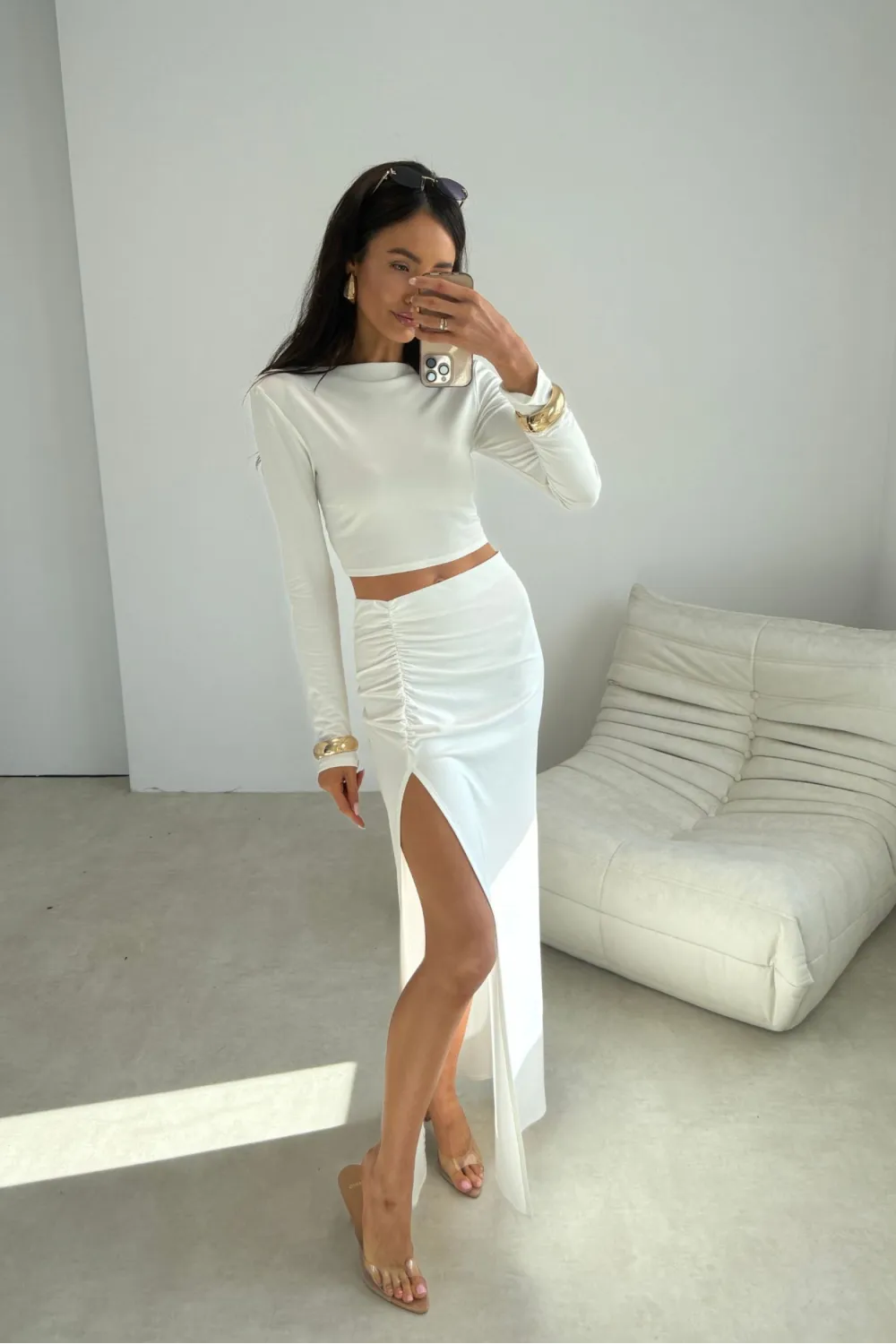 Ottilia – Figurbetonter Maxirock mit Drapierung und Beinschlitz in Ecru | Roco Fashion