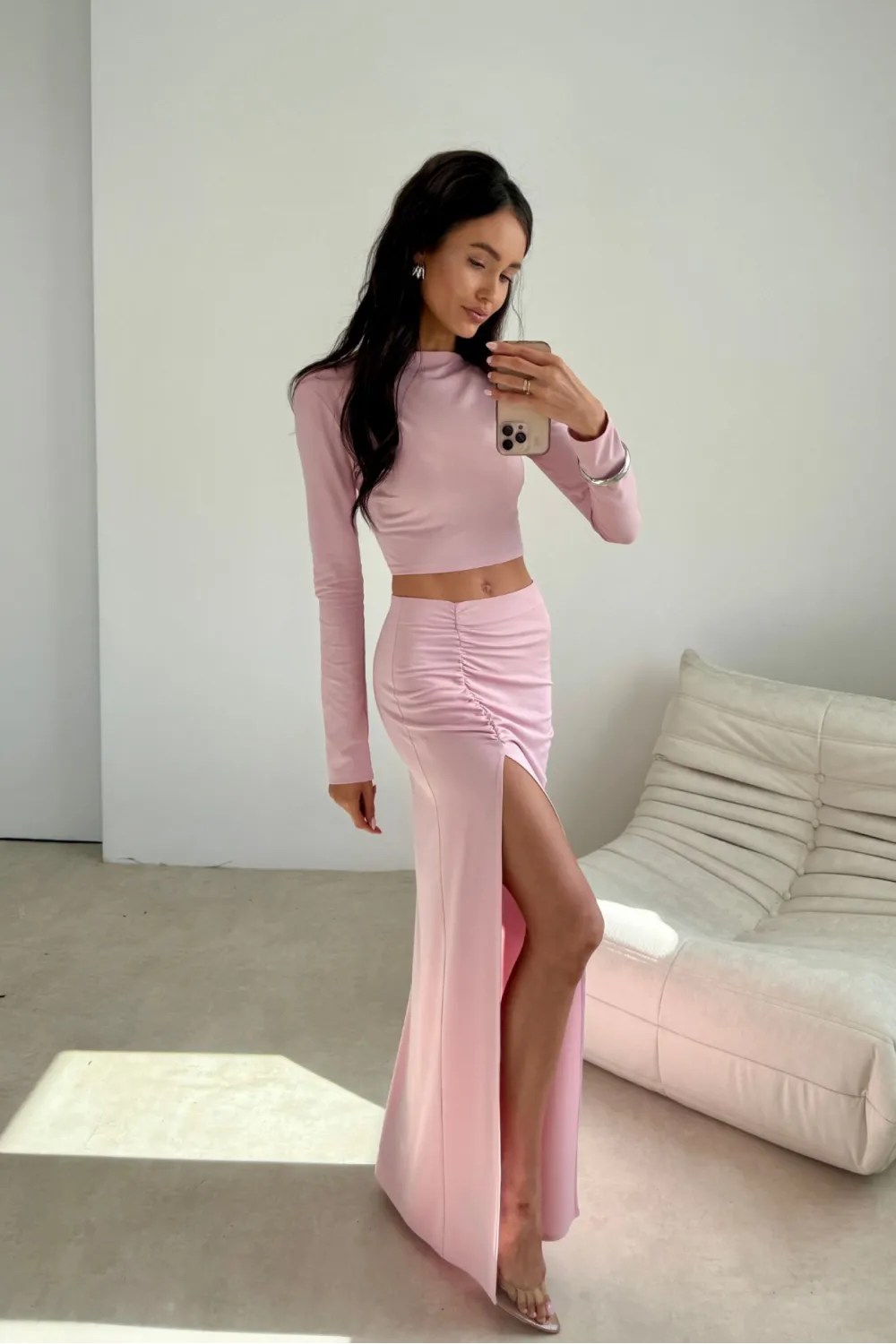 Ottilia – Figurbetonter Maxirock mit Drapierung und Beinschlitz in Rosa | Roco Fashion