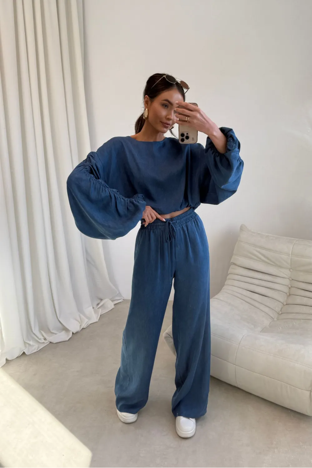 Rosalina – Cropped Bluse mit weitem Schnitt und Volumenärmeln in Blau | Roco Fashion