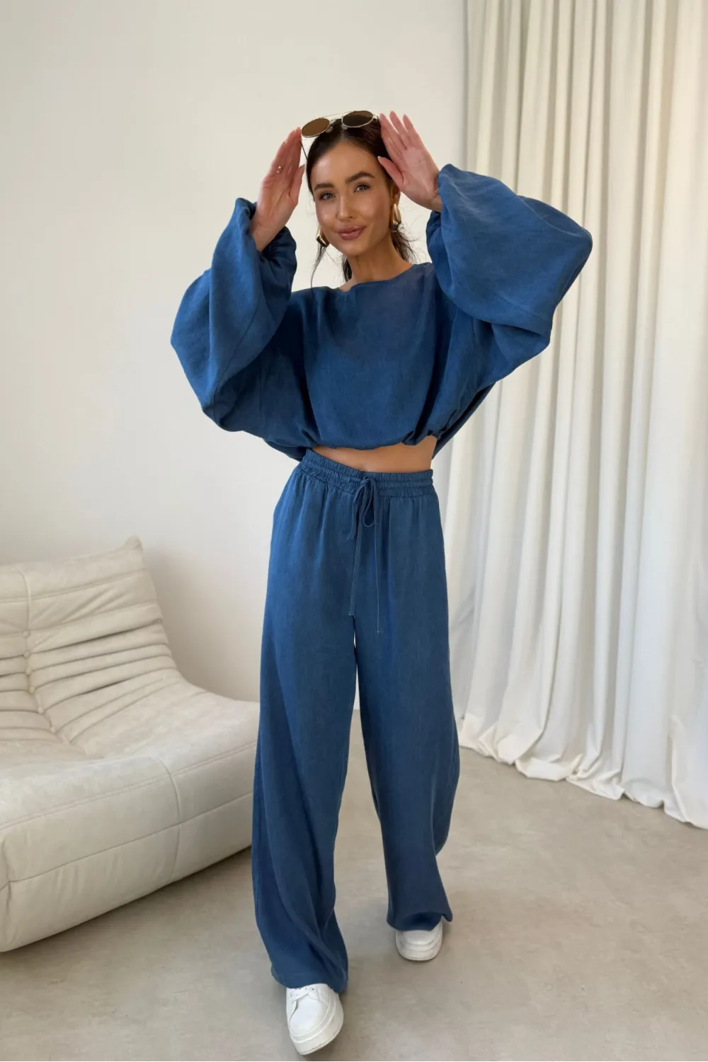 Rosalina – Cropped Bluse mit weitem Schnitt und Volumenärmeln in Blau | Roco Fashion