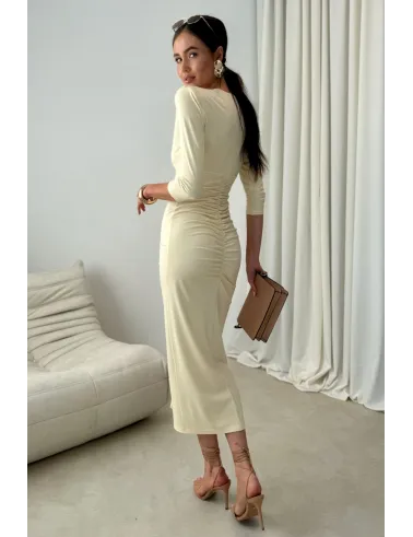 Mireya – Langes figurbetontes Kleid mit Raffungen und Beinschlitz in Gelb | Roco Fashion