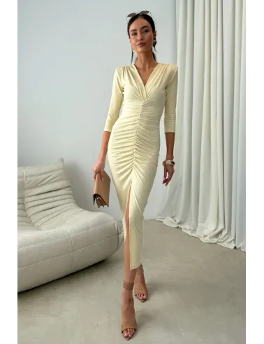 Mireya – długa dopasowana sukienka z marszczeniem i rozcięciem żółta | Roco Fashion