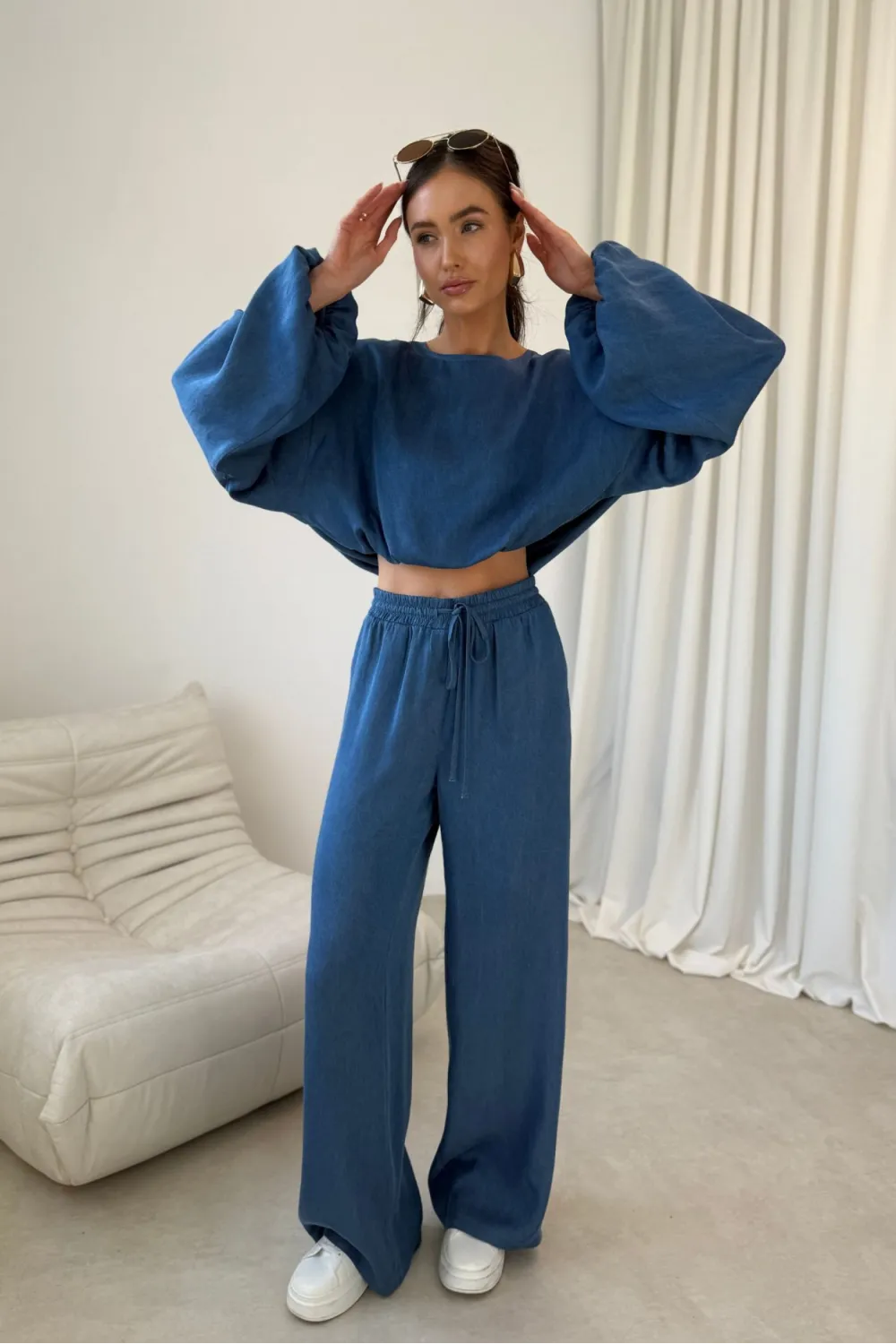 Emmy – Weite Hose mit elastischem Bund und Bindeband in Blau | Roco Fashion