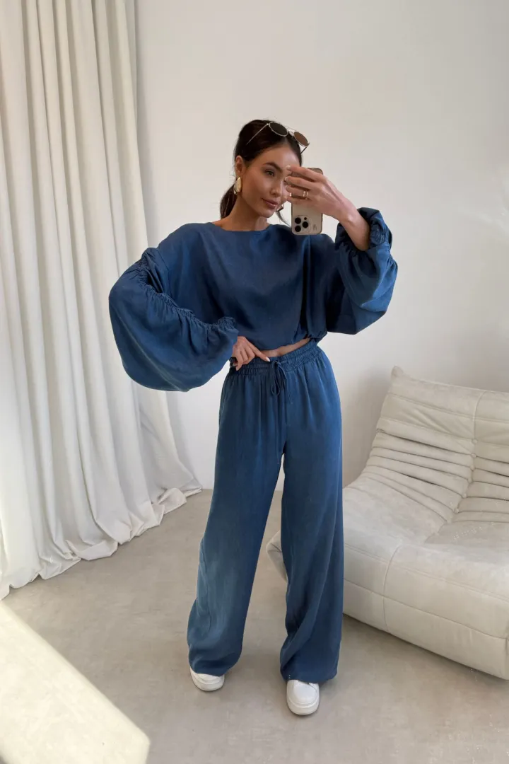 Emmy - Weite Hose mit elastischem Bund und Bindeband in Blau