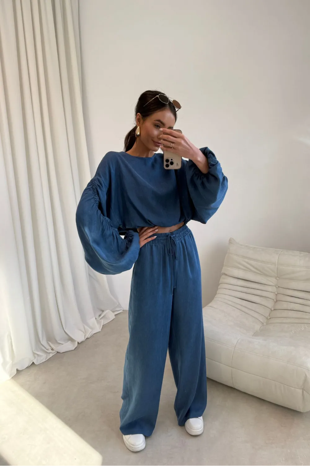 Emmy – szerokie spodnie z elastyczną talią i wiązaniem niebieskie | Roco Fashion