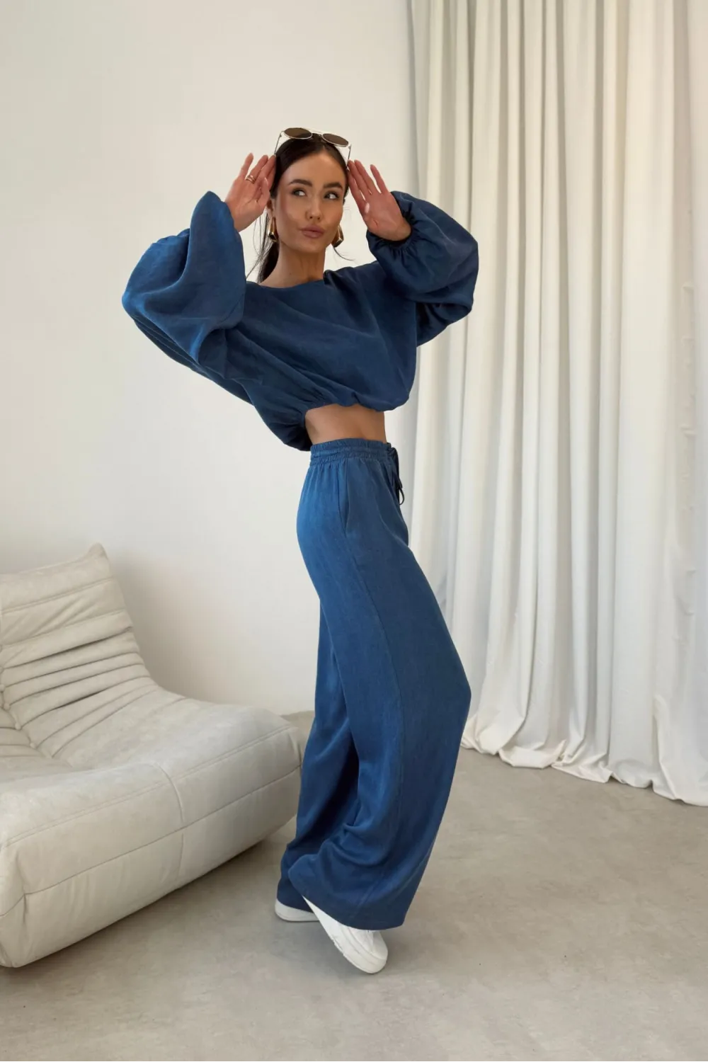 Emmy – szerokie spodnie z elastyczną talią i wiązaniem niebieskie | Roco Fashion