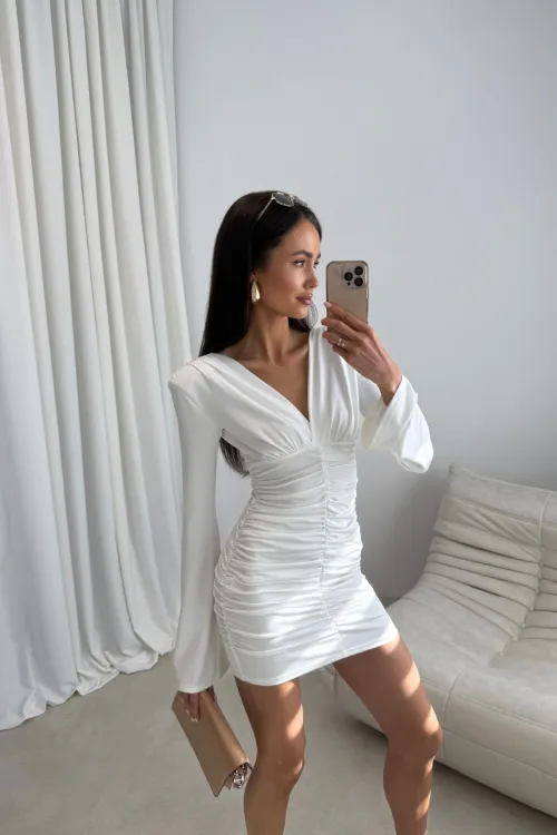 Amoura - figurbetontes Mini Kleid mit eleganter Raffung in Ecru