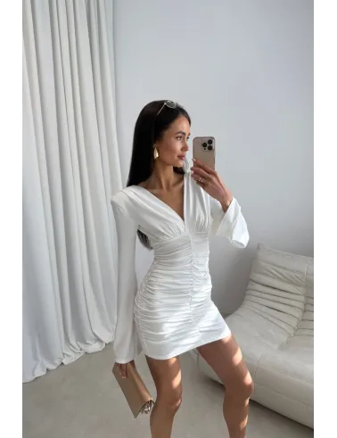 Amoura – dopasowana mini sukienka z marszczeniem ecru | Roco Fashion
