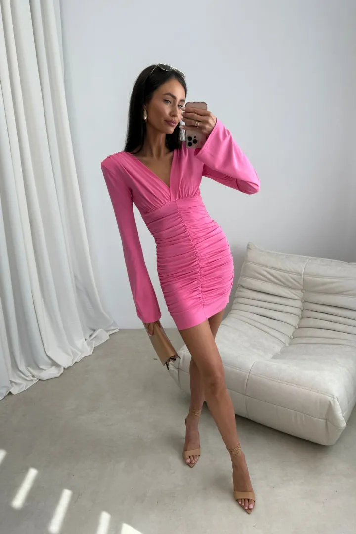 Amoura - figurbetontes Mini Kleid mit eleganter Raffung in hell Magenta