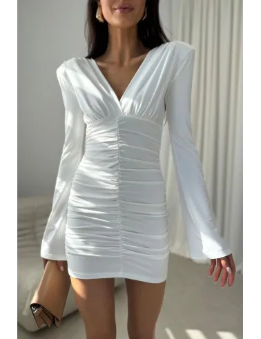 Amoura – dopasowana mini sukienka z marszczeniem ecru | Roco Fashion