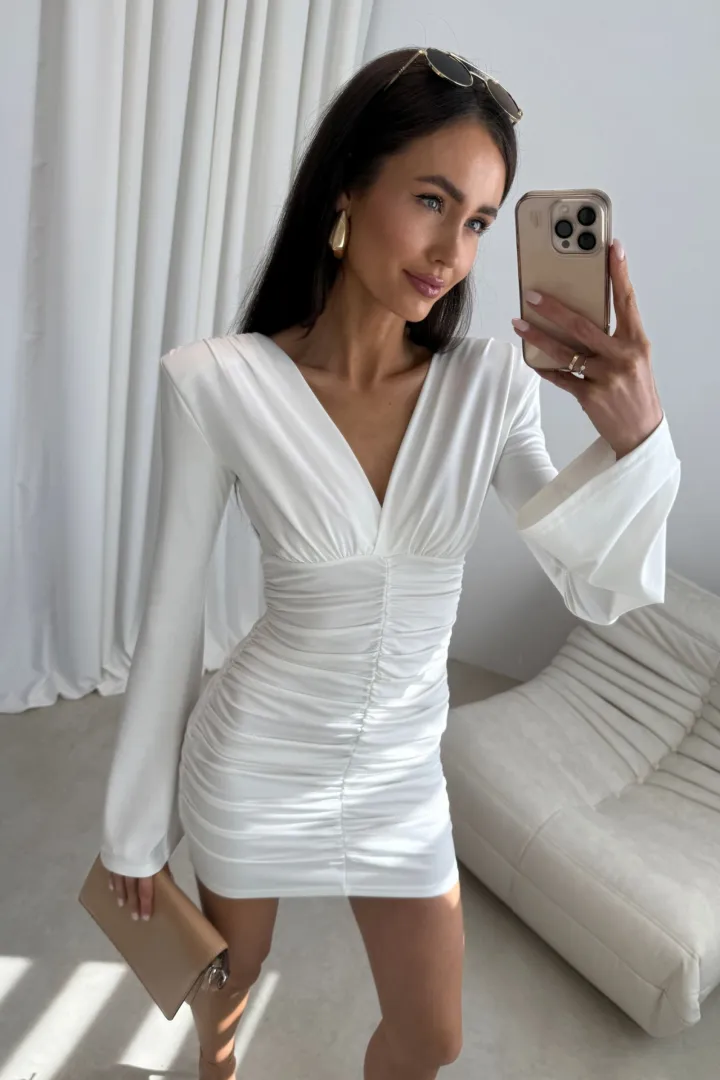 Amoura - figurbetontes Mini Kleid mit eleganter Raffung in Ecru