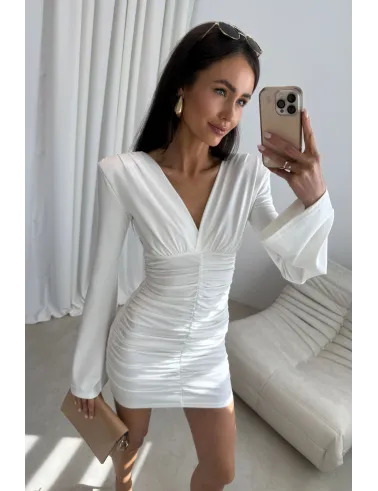 Amoura – dopasowana mini sukienka z marszczeniem ecru | Roco Fashion